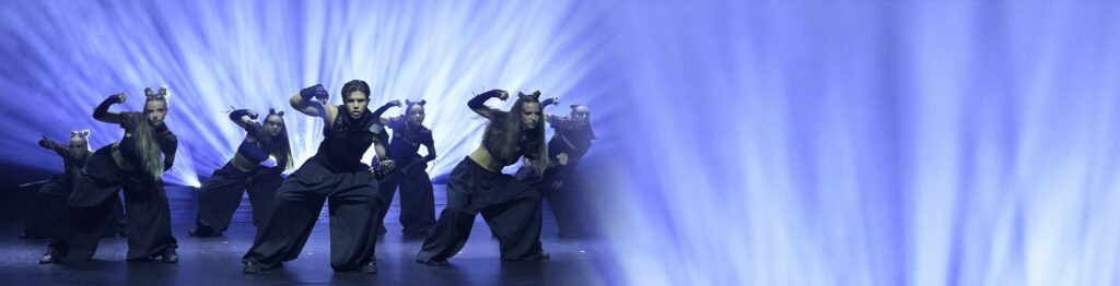 007 BAILARINAS TORO YOUNG KENDI